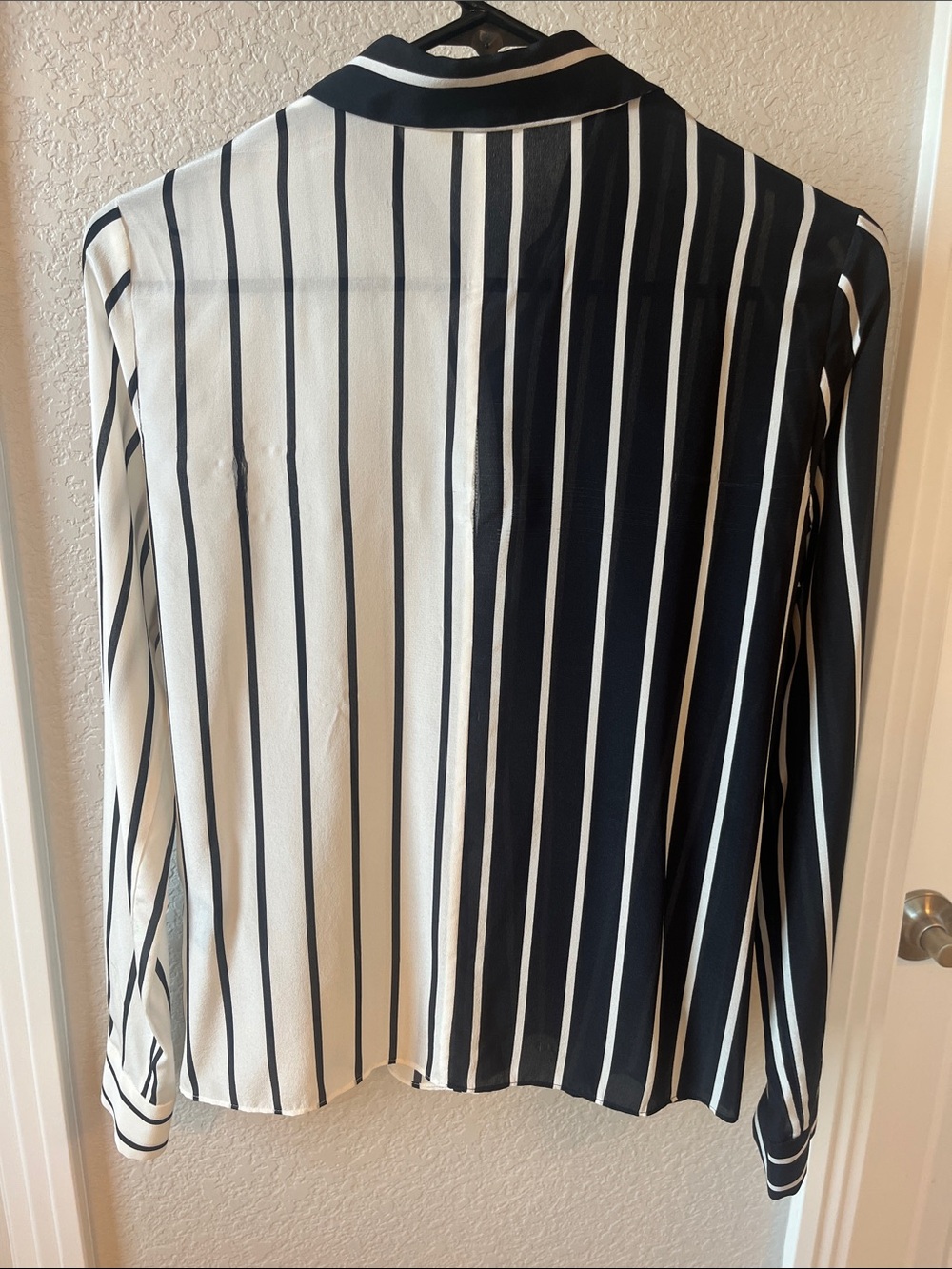 Alice + Olivia striped SILK BLOUSE size XS with flaws - Picture 4 of 6